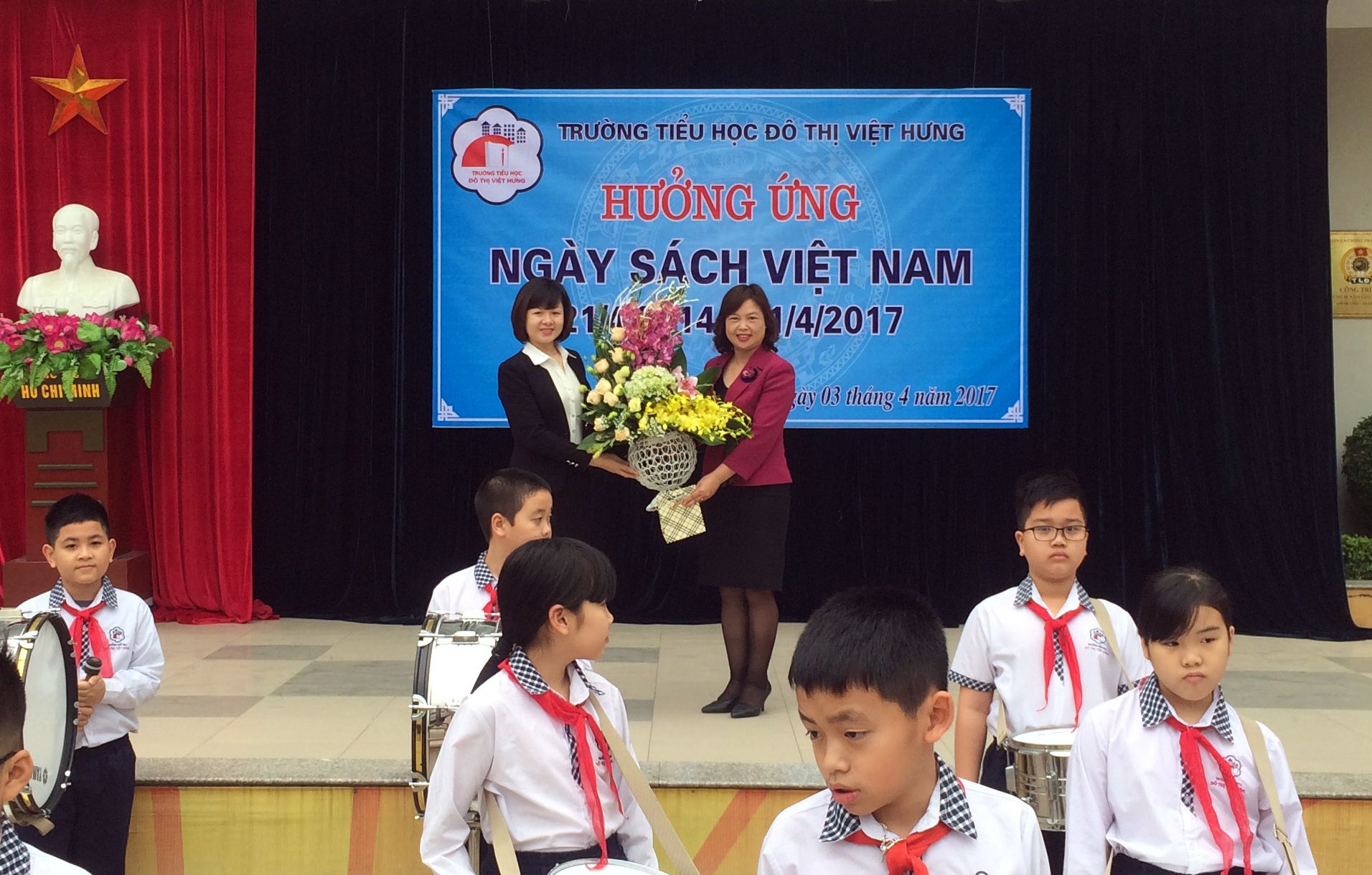 Khối mẫu giáo lớn giao lưu tại trường tiểu học Đô thị Việt hưng (1).jpg